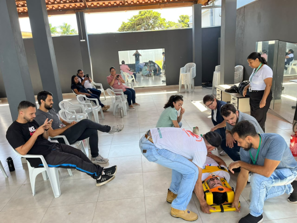 Capacitação que fortalece o cuidado e prepara profissionais para agir em situações de risco.