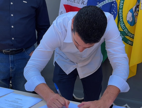 Assinatura da Ordem de Serviço para pavimentação da Rodovia dos Pratas (Estrada do Cacoco).