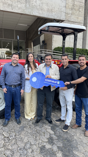São Sebastião do Oeste conta agora com trator, carreta agrícola, grade aradora e microtrator