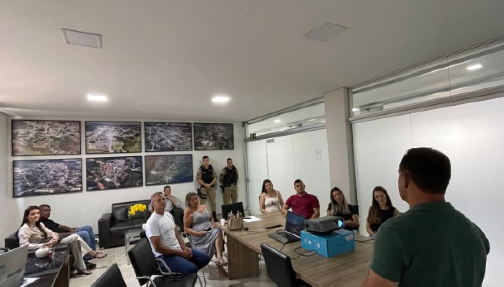 Polícia Militar de São Sebastião do Oeste exibe o documentário que retrata 250 anos de história da instituição - “Força do povo mineiro. A transformação de uma polícia que protege”