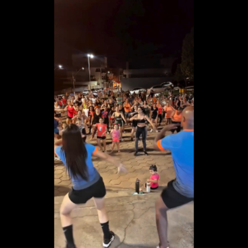 Seguimos juntos, sempre em movimento, com...